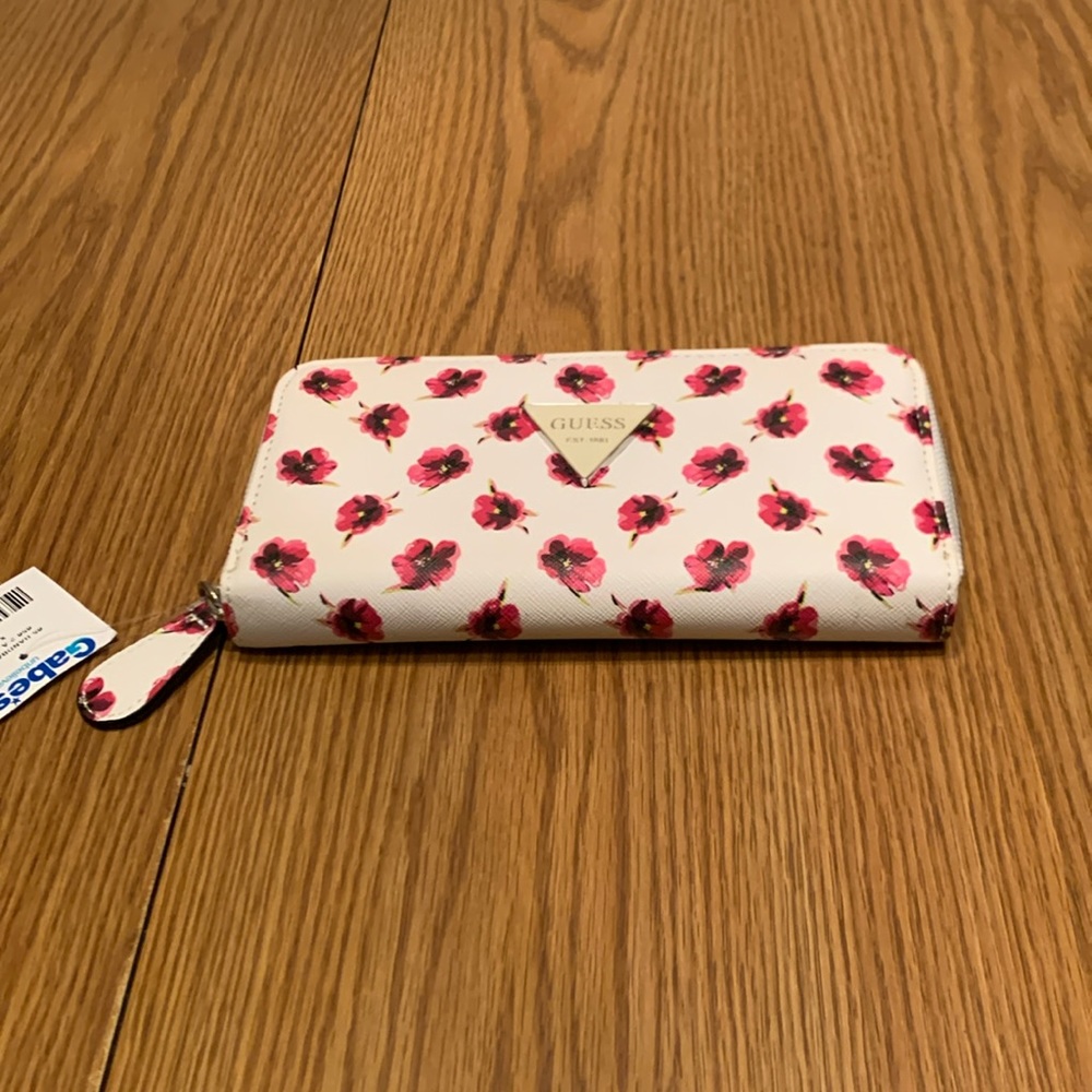 Guess wallet.  WHITE/PINK.  NEW!